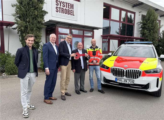 V.li. Luca Riedemann (System Strobel), Martin Maser (Geschäftsführer der DRK-Rettungsdienst Rhein-Mosel-Eifel gGmbH,), Thomas Mereb (BMW) AG), Leo Biewer (Präsident des DRK Koblenz) und Patrick Rott (Stellv. Leiter Rettungsdienst, DRK-Rettungsdienst Rhein-Mosel-Eifel gGmbH). Foto: DRK-Koblenz, Ulli Piel-Schilling
