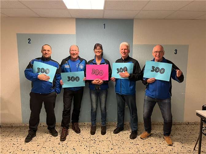 V.li. Makus Strang, Markus Krey, Michaela Gröff, Thomas Pieper und Rolf Wegener.  Foto: SSV-Arenz