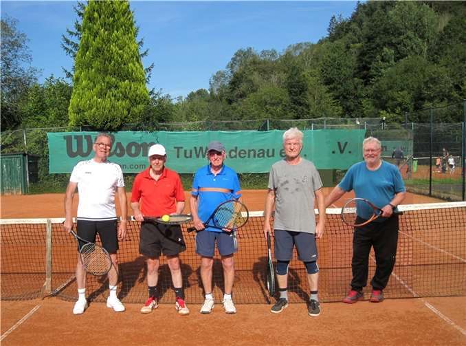 V.li. Manfred Stetter, Manfred Korden, Klaus Braun, Willi Caspers und Friedbert Meurer. Es fehlen auf dem Foto: Winfried Jeandree und Klaus Kohnen.Foto: privat