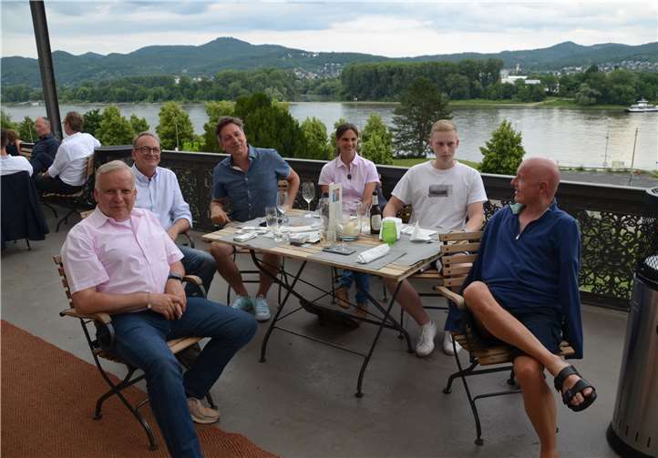 V.li. Marc-Andreas Giermann, Jens Huhn, Stefan Stenzel, Christina Steinhausen, Dennis Trütgen sowie Ulrich van Bebber.Foto: FDP-Remagen