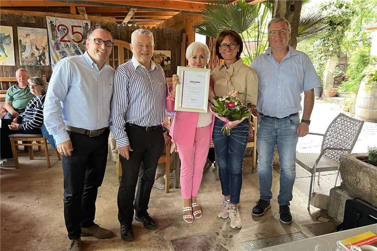 V.li. Marcel Caspers, Harald Trinkaus, Ingeborg Bernards, Petra Schneider und Oskar Degen. Foto: Michael Schweikert