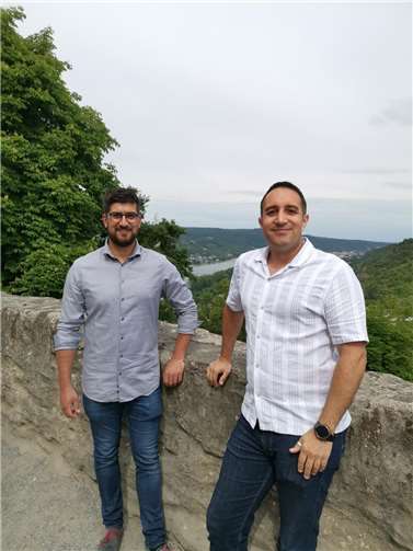 V.li. Marcel Müller und Dennis Graf auf der Marksburg bei Braubach.  Foto: Dennis Ekermann