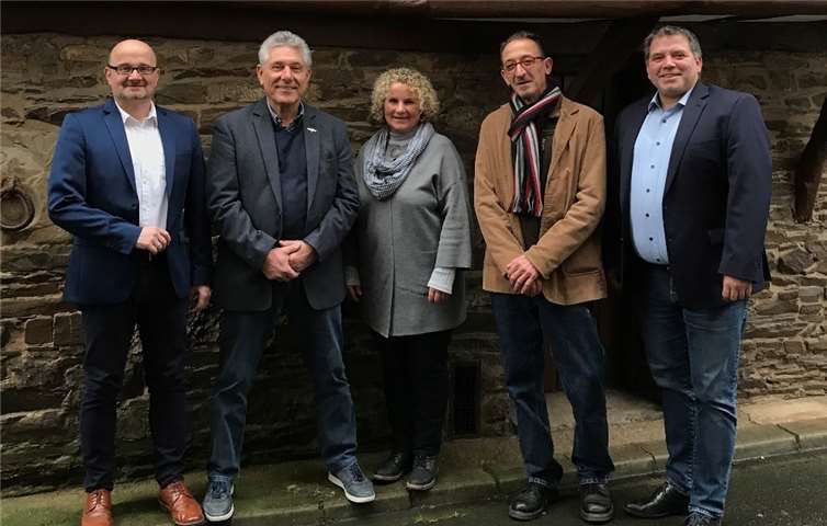 V.li. Marco Kneip (Macken), Herbert Menzel (Hatzenport), Claudia Schneider (Münstermaifeld), Fritz M. Bär (Burgen), Peter Mayer (Moselkern).Quelle: Ortsgemeinde Moselkern