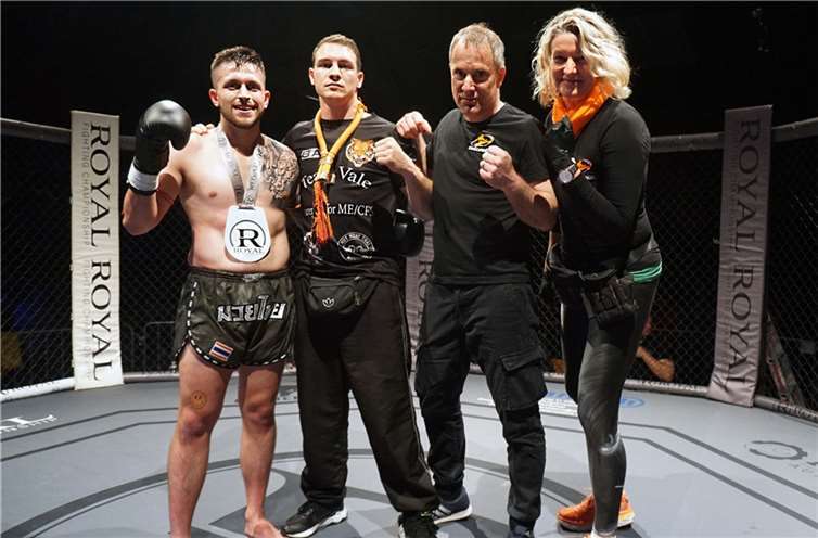 ‚V.li. Marco Mosdzien, Valentin Kocher-Benzing, Alex Herz und Diana Wagner. Foto: Outcast Fighting e.V.