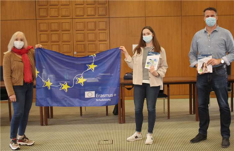 V.li. Margit Theis-Scholz, Bildungskoordinatorin Christina Massion-Schmidt und der Amtsleiter des Kultur- und Schulverwaltungsamtes Jürgen Karbach.Quelle: Stadt Koblenz