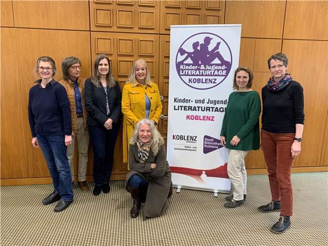 V.li. Marie-Theres Schwaab, Edgar Hammes, Susanne Ott, PD Dr. Margit Theis-Scholz, Bine Voigt, Marie Ostermann, Susanne Schwandt. Foto: Stadt Koblenz/Sebastian Mooz