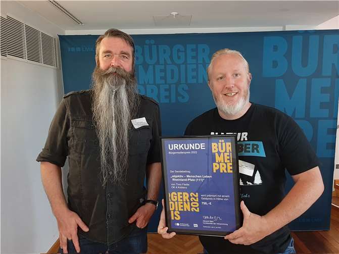 V.li. Markus Junglas (Kameramann) und Timo Fledie (Moderator, Produzent und Preisträger). Quelle: Timo Fledie