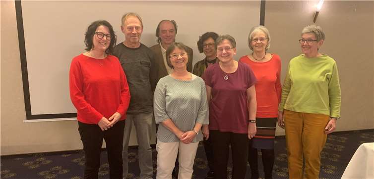 V.li. Martina Baumann, stellvertretende Vorsitzende und Jugendvertreterin; Gerhard Muglin,Kassierer; Martin Ruck, Beisitzer; Monika Sayk, Vorsitzende; Rita Schuster, Beisitzerin; AnnieWohlgemuth, Beisitzerin; Waltrud Pelz, Beisitzerin; Erika Schröder, Schriftführerin. Fotos: privat