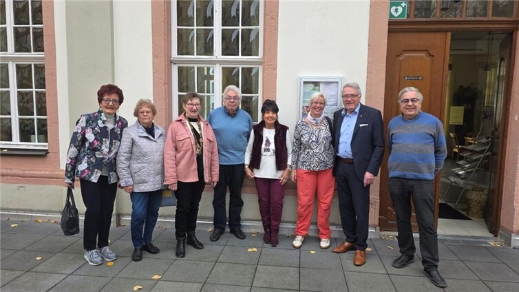 V.li. Mechtild David, Gunda Kurzawe, Anne Balmes, Wolfgang Brennig, Helga Velten, Sieglinde Zlotos-Wagstaff, Peter Balmes und Rüdiger Brennig. Foto: R. Brennig