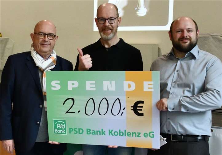 V.li. Michael Kessler, Bürgermeister der Stadt Bendorf; Bernd Schittler, Vorstand der PSD Bank und Christian Schlöffel, Jugendleiter des Schachclubs Bendorf.Quelle: PSD Bank