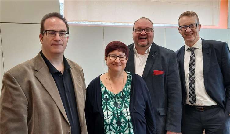 Rund 50 Gäste bei Karthäuser Kaffeetafel V.li. Michael Lüdecke, Birgit Korn-Möckel, Thorsten Schneider und Thorsten Henkel. Foto: Karthäuser Bürgerverein