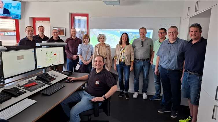 V.li. Michael Tillmann, Mayk Patella, Tammo Lüers, OV-Kandidat Remagen Jan Doemen, Susanne Tempel, Rita Schäfer, Iris Blankenburg, Marcus Rüben, OV-Kandidat Kripp Axel Blumenstein, Thomas Nuhn, Kevin Wassong / vorne Alexander Lembke.  Quelle: FBL Remagen