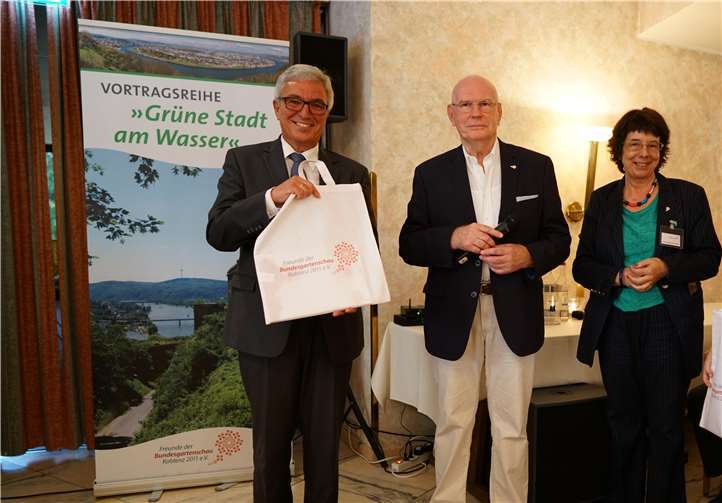 V.li. Minister Roger Lewentz, Ernst H. Lutz, Vorsitzender der BUGA-Freunde Koblenz und Anna Maria Schuster, Geschäftsführerin der BUGA-Freunde Koblenz e.V.Dietmar Guth