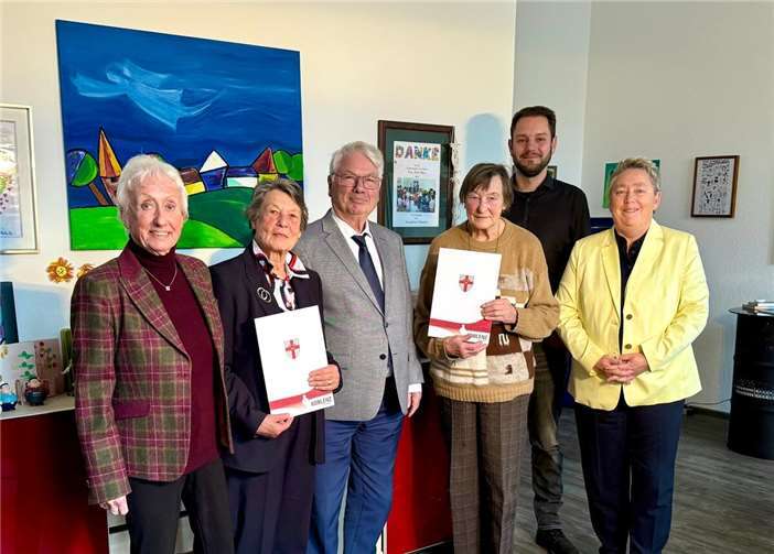 V.li. Monika Artz, Christine Tamm, Prof. Dr. Heinz-Günther Borck, Brunhilde Goldhausen, Thomas Putz (Leiter des Sozialamtes), Ulrike Mohrs. Foto: Stadt Koblenz/Michaela Oster