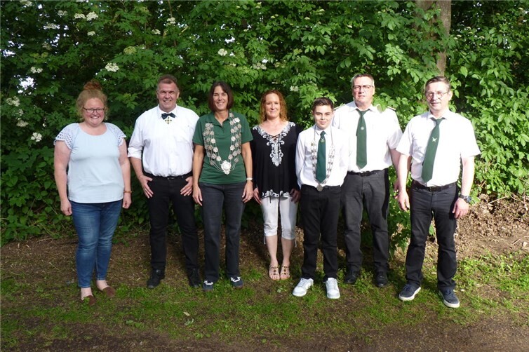 V.li. Natalja Kronenberg, Thomas Stahl, Schützenkönigin Anke Stahl, Bürgerkönigin Carla Roth, Schülerprinz Johannes Pelzer, Dirk Apitz, Jörg Skiba.