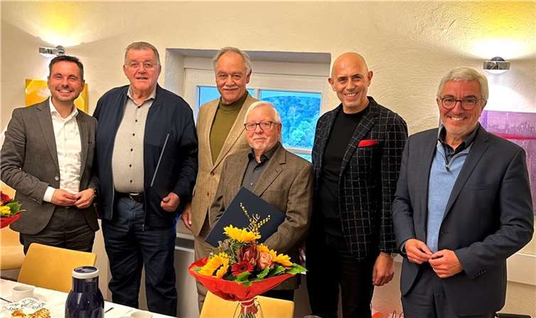 V.li. Oberbürgermeister David Langner, Eike Kurz, Präsident Karl Peter Bruch, Manfred Cirkel, Vorstandsvorsitzender Jacob Geditz, MdL Roger Lewentz. Quelle: Die Jugendherbergen in Rheinland-Pfalz und im Saarland