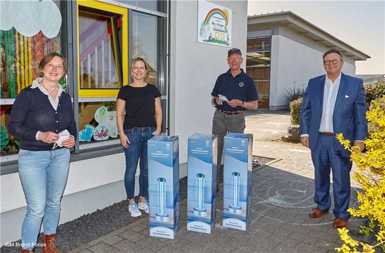V.li. Ortsbürgermeisterin Karin Küsel, Kita-Leiterin Julia Scherf, Hans-Christoph Becker und Rolf Hübner (beide LC Vallendar).Foto: Matthias Brand Focus Fotostudio