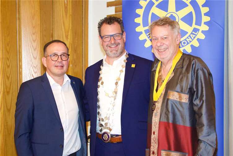 V.li. Pastpäsident Markus Schmitt, Präsident Christian May und Incoming-Präsident Dieter Klein. Foto: Michael Sexauer
