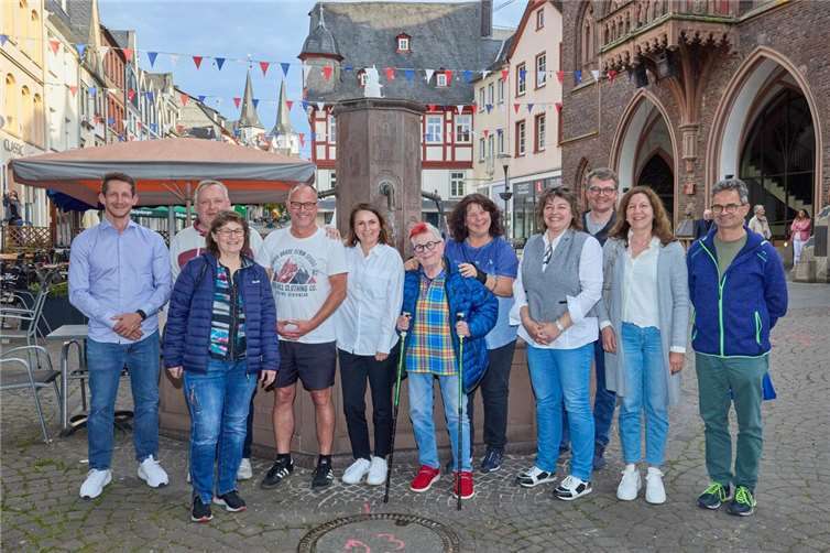 V.li. Patrick Muthman, stellvertretender Vorsitzender Rudolf Buchmann, Andrea Windt, 1. Vorsitzender Claus Sturm, Christine Stammler (Mitarbeiterin Stadt), Christa Stendebach, Uschi Sturm, Stadtbürgermeisterin Melanie Leicher, Bastian von Jarzebowski, Monika Decker (Kassiererin), Frank Buchstäber. Foto: Olaf Nitz