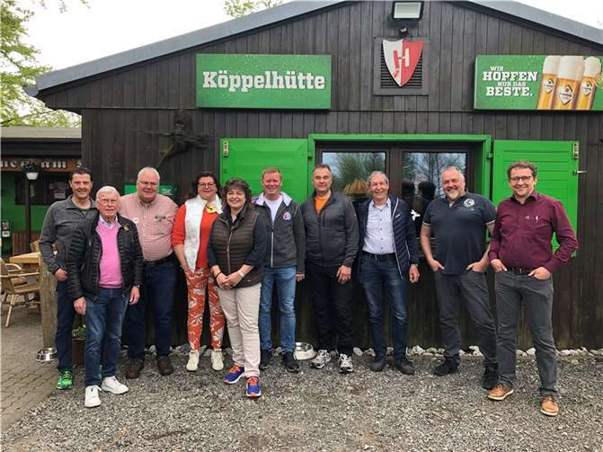 V.li. Peter Badenheim, Karl Josef Hübinger, Christof Frensch, Isa Piwowarsky, Melanie Leicher, Carsten Irrgang, Thomas Seel, Gregor Nelles, Guido Fuchs, Vorsitzender Dr. Florian Hertel. Foto: IT Westerwald
