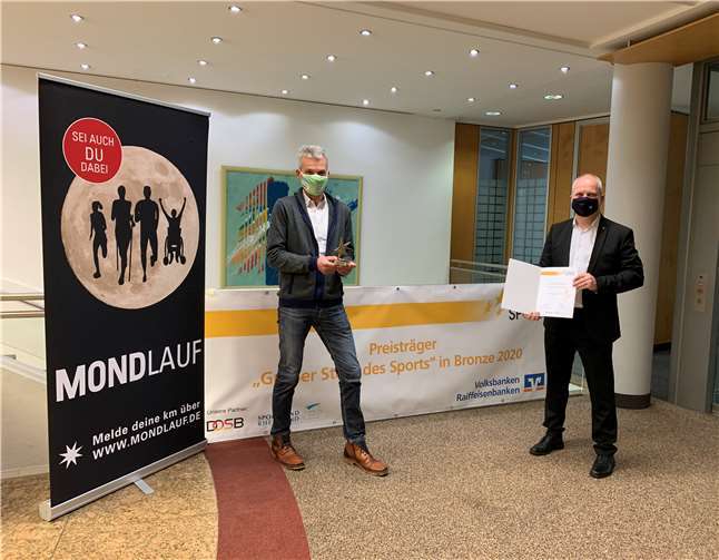 V.li. Peter Raueiser vom Cochemer Lauftreff und Gerhard Knauf von der Volksbank Cochem.Fotos: privat