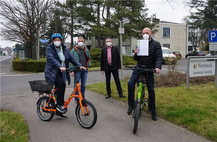 V.li. Petra Kalkbrenner, Thomas Böttcher, Beigeordneter Hans Dieter Wirtz und Martin Koenen.Quelle: Gemeinde Swisttal