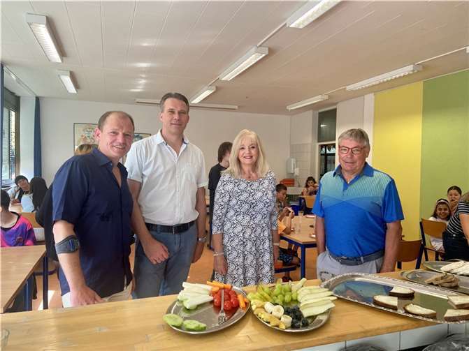 V.li. Philipp Binder, Jürgen Karbach, Dr. Margit Theis-Scholz und Peter Bäsch.  Foto: Stadtverwaltung/Martin Düpper