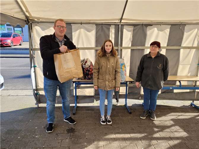 V.li. Philipp Rasbach, Johanna Schumann und Marion Hoffmann. Quelle: Tafel Puderbach-Dierdorf
