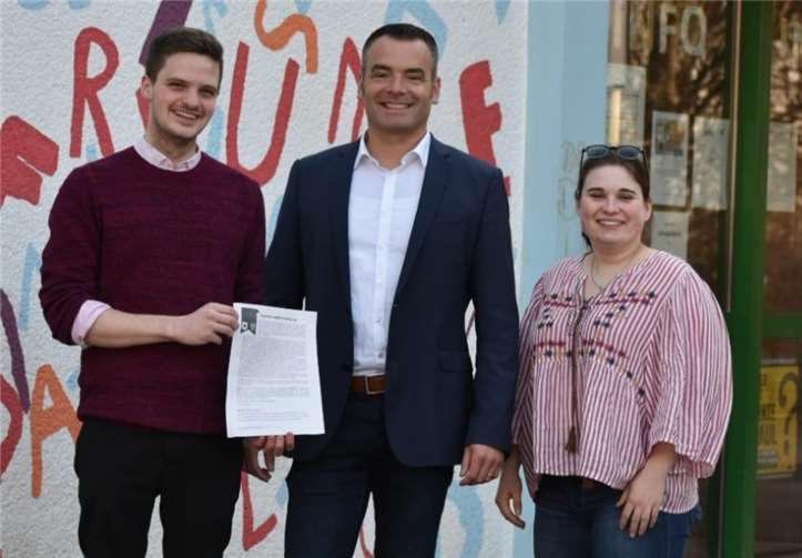 V.li. Philipp Warketin (Gemeindebetreuer), Tim Josef Michels (Ortsvorsteher Arenberg/ Immendorf) und Melina Marx (Schreibkraft Ortsvorsteherbüro).Quelle: Ortsvorsteherbüro Arenberg / Immendorf