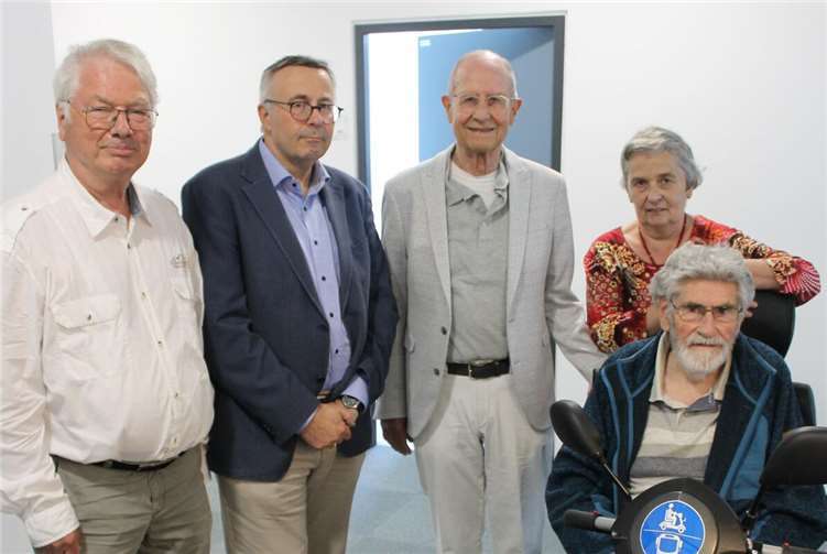 V.li. Prof. Dr. Heinz-Günther Borck (Vorsitzender Seniorenbeirat), Bernd Reeb (Bereichsleiter Betrieb, Planung und Infrastruktur der Koveb), Edgar Kühlenthal (Ratsherr, stellv. Vorsitzender des Seniorenbeirats), Christa Klein (Seniorenbeirat), Wilfried Klein. Foto: Thomas Knaack, Pressestelle Koblenz
