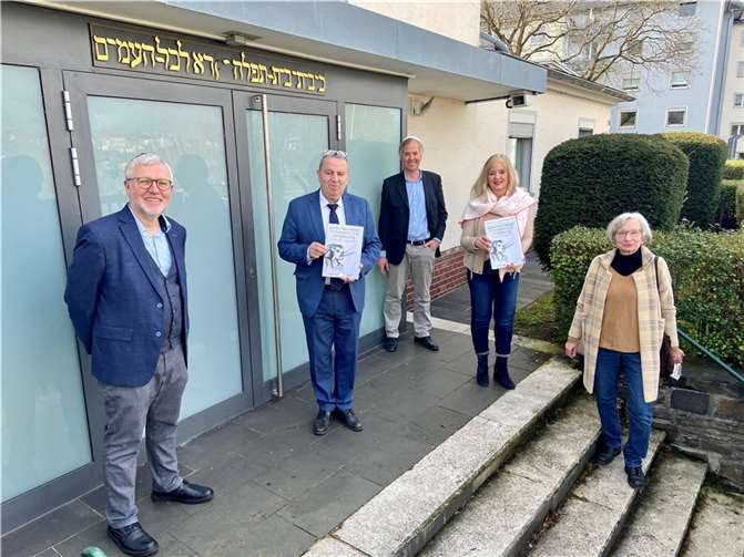 V.li. Prof. Dr. Thomas Martin Schneider vom Institut für evangelische Theologie der Universität in Koblenz-Landau, Avadislav Avadiev, Landesvorsitzender der Jüdischen Gemeinden in Rheinland-Pfalz und Vorsitzender der Jüdischen Kultusgemeinde Koblenz, Dr. Andreas Metzing, Leiter der Archivstelle Boppard der evangelischen Kirche im Rheinland, PD Dr. Margit Theis-Scholz, Dezernentin für Bildung und Kultur der Stadt Koblenz und Dr. Wilma Rademacher-Braick, Geschäftsführerin der Christlich-Jüdischen Gesellschaft für Brüderlichkeit e. V. Koblenz.  Foto: Stadtverwaltung Koblenz