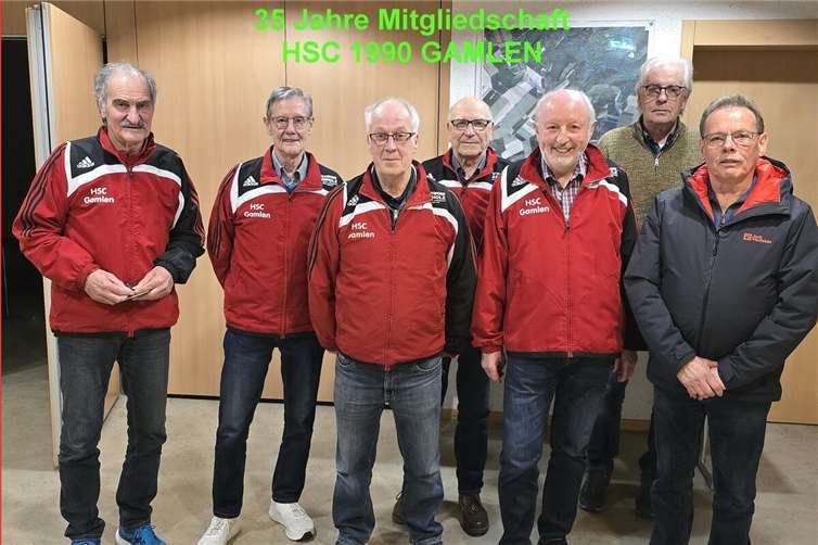 Ehrung für 35 Jahre Mitgliedschaft V.li. R. Hohl, W. Münch, E. Hartmann, H. Martini, G. Laux, E. Müller und W. Pauken. Foto: privat