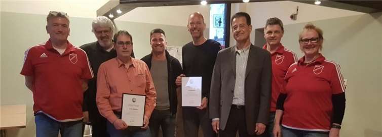 V.li. RWD-Jugendleiter Ralf Ellmer, Vorsitzender des Fußballkreises Bonn Jürgen Bachmann, geehrtes RWD-Mitglied Herbert Mahlberg, RWD-Vorsitzender Harald Kuhring, geehrtes RWD-Mitglied Jörg Stindtmann, Kreisehrenamtsbeauftragter des Fußballkreises Bonn Thomas Wicht, RWD-Sportvorstand Dirk Illgner und RWD-Geschäftsführerin Iris Rang.privat