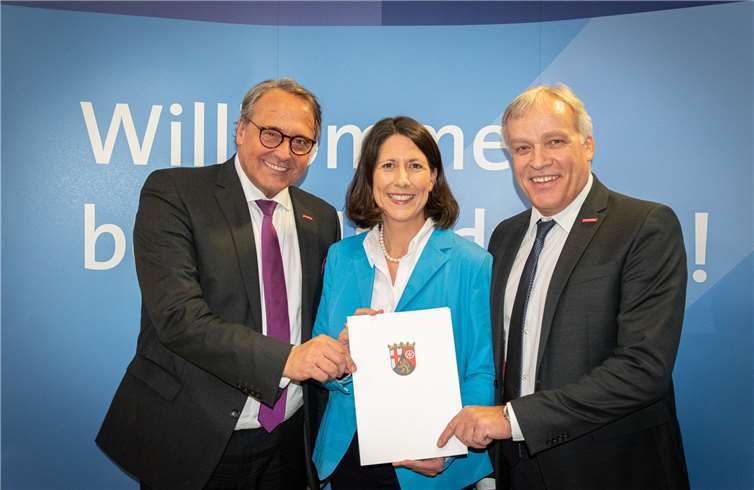 V.li. Ralf Hellrich, Hauptgeschäftsführer HWK Koblenz, Staatssekretärin Daniela Schmitt, Kurt Krautscheid, Präsident der HWK Koblenz.Quelle: Ministerium für Wirtschaft, Verkehr, Landwirtschaft und Weinbau