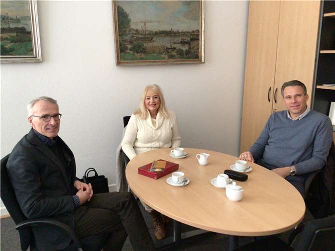 V.li. Ralf Schulte-Melchior, Dr. Margit Theis-Scholz und Jürgen Karbach.  Foto: Stadtverwaltung