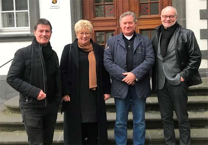 V.li. Ratsmitglied Detlev Pilger, MdB, SPD-Fraktionsvorsitzende Marion Lipinski-Naumann; Achim Müller - Vorsitzender Landesverband des Markt-, Reise- und Schaustellergewerbes Rheinland-Pfalz e.V. und Ratsmitglied Fritz Naumann.Quelle: SPD-Stadtratsfraktion
