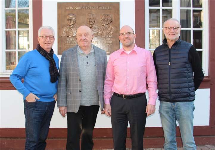 V.li. Ratsmitglied Manfred Bastian, Weindorf-Inhaber Frank Bastian, Geschäftsführer Weindorf GmbH Roberto Möckel und Ratsmitglied Fritz Naumann.Quelle: SPD-Stadtratsfraktion