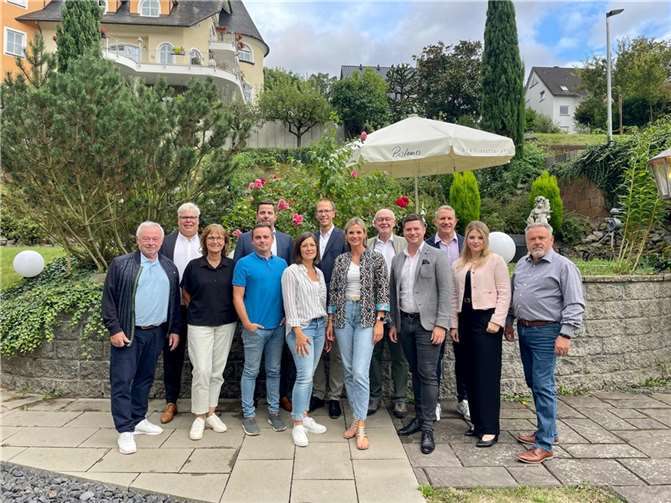 V.li. Reinhold Arens, Christoph Jung, Renate Reuß, Volker Perscheid, Marco Wohlgemuth, Anke Pistono, Dr. Peter Stukenberg, Laura Richert, Raimund Röser, Markus Seibel, Dr. Niko Schmidt, Michelle Weber, Helmut Hannes. Quelle: CDU Fraktion Ortsgemeinde Dieblich