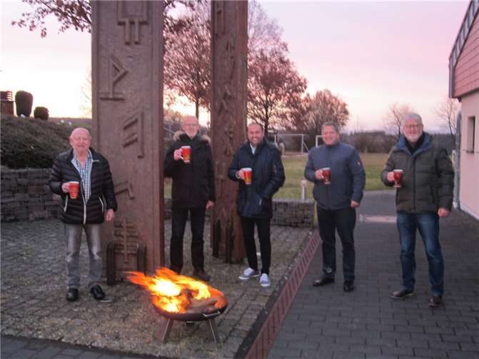 V.li. Richard Nikolai, Rudi Börsch, VG-Bürgermeisterkandidat Jens Firmenich, Ortsbürgermeister Marco Kneip und Peter Scheidweiler.Foto: CDU Ortsverband Macken