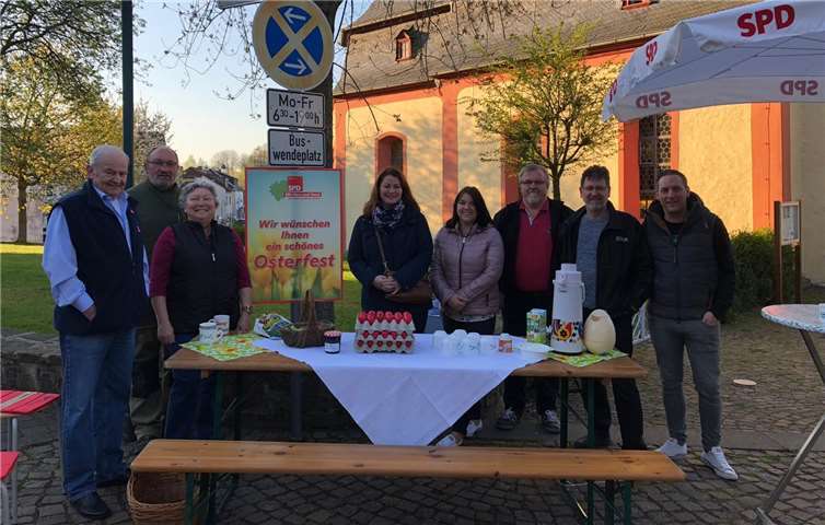 V.li. : Robert Gensmann, Rainer Schmidt, Conny Petry, Sarah Späth, Isabell Waldorf, Lothar Schmidt, Detlef Petry und Dominik Petry.Foto: privat