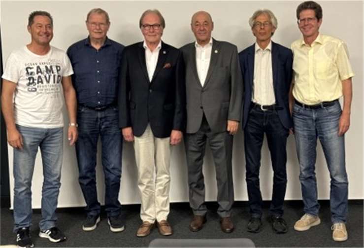 V.li. Roland Schiep, Geschäftsführer Jürgen Hüskens, Jochen Kortmann, Vorsitzender Harald Annemaier, Stefan Gustav und Rudolf Kalenberg.  Quelle: TuS Rot-Weiß Koblenz