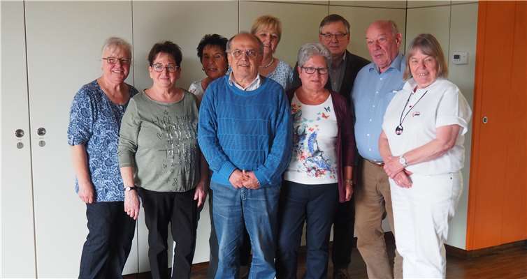 V.li. Roswitha Jung, Brigitte Zirwes, Gisela Hurtner, Wolfgang Sievers, Heike Hünerfeld, Erika Bastian, Klaus Glowienka und Ingrid Hahn. Nicht auf dem Foto ist Thorsten Schneider.-HH-