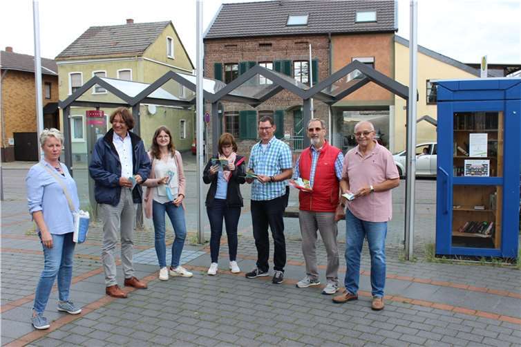 V.li. Ruth Doemen, Marc Bors, Verena Weyl, Susanne Tempel, Axel Blumenstein, Harry Sander und Günther Unkelbach.Quelle: FBL Kripp