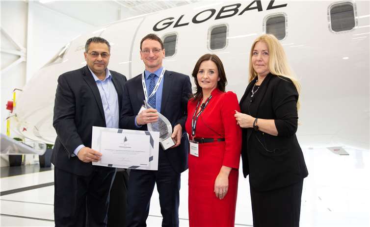 V.li. Sam Abdelmalek, Chief Transformation and Supply Chain Officer, Bombardier; Dr. Ingo Kröpfl, Vice President Aerospace, Aleris; Ciara Kennedy, Vice President, Procurement Aerostructure and Engineering Services, Bombardier; Shauna Gamble, Vice President, Procurement, Bombardier.Quelle: Bombardier/Oliver Bernardi