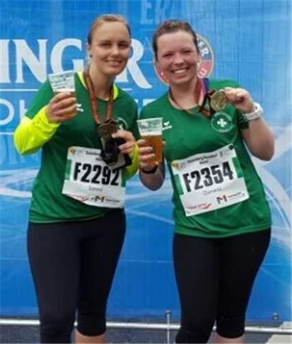 V.li. Sarina Gilcher und Daniela Klein haben erfolgreich den Halbmarathon in Mainz absolviert, ein wichtiger Schritt in Richtung Berlin-Marathon. privat