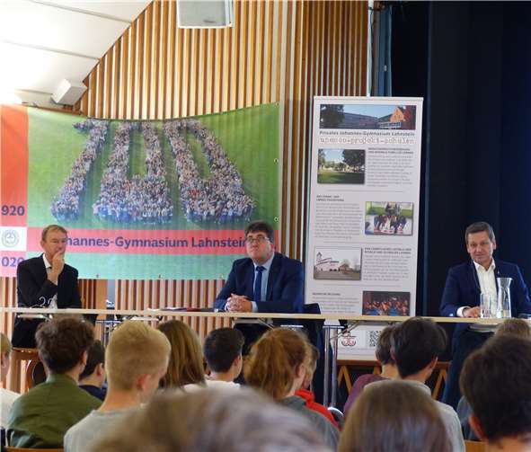 V.li. Schulleiter Rudolf Loch, Udo Rau (CDU) und Christian Baldauf (CDU).Quelle: Priv. Johannes-Gymnasium Lahnstein