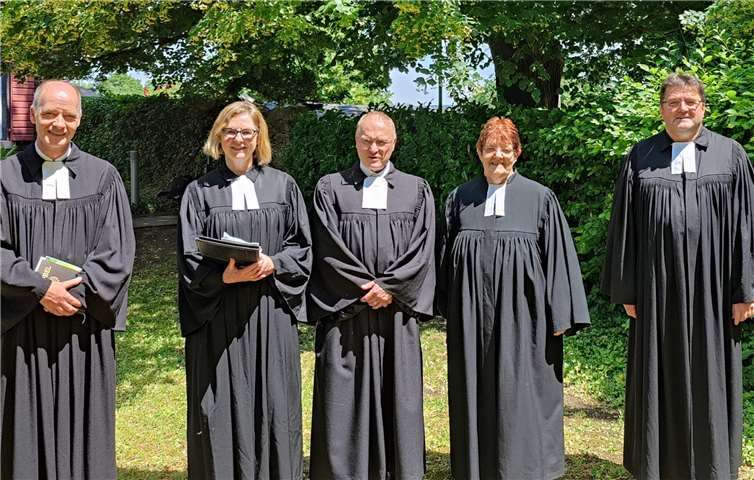 V.li. Schulpfarrer Jörg Eckert, Pfarrerin Andrea Ehrhradt, Pfarrer Heiko Ehrhardt, Prädikantin Margarete Moritz und Superintendent Detlef Kowalski.Quelle: Evang. Kirchengemeinde Feldkirchen-Altwied