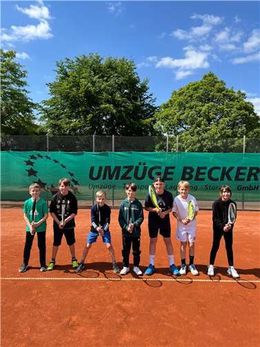 V.li. Sebastian Hirsch, Konstantin Lesch, Paul Schwarz, Junis Kourukmas, Philipp Sahl, Marlon Beideck und Rafaela Stockhausen. Quelle: TC Remagen