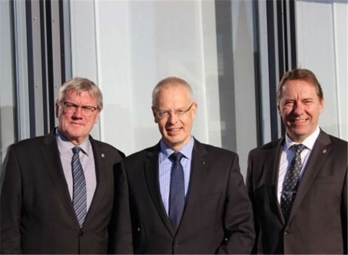 V.li. Sebastian Schuster - Landrat Rhein-Sieg Kreis, Dr. Hermann-Josef Tebroke - Landrat Rheinisch-Bergischer Kreis und Jochen Hagt - Landrat Oberbergischer Kreis freuen sich über den Zuschlag für das „Bergische Rheinland“.Region Köln/Bonn e.V.