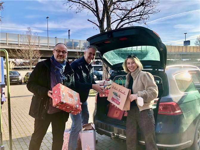 V.li. Stefan Kupp (Vorsitzender MAV Kath. Klinikum, Ralf Braun Hausoberer Kath. Klinkum, Stefanie Coopmeiners Geschäftsführerin SkF Koblenz). Foto: S. Coopmeiners
